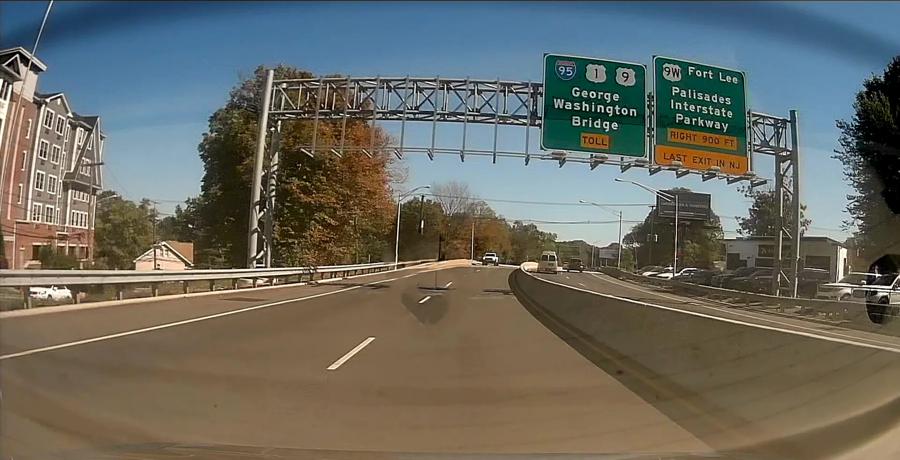 Northbound roadway in New York from the Jaguar X308