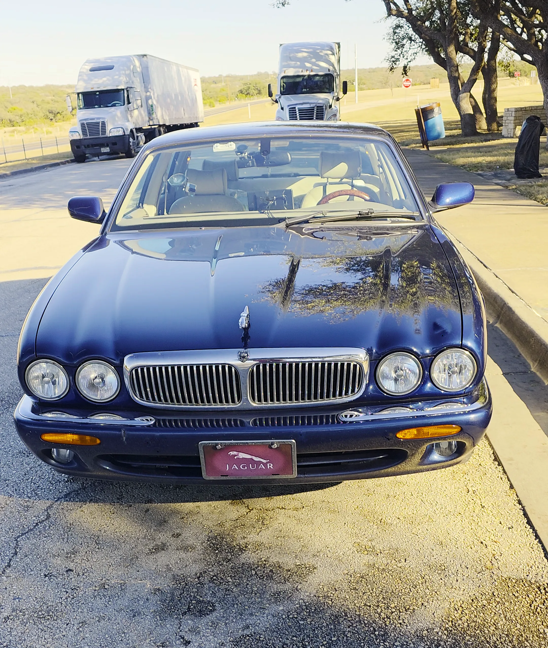Sapphire Blue Jaguar X308 stopped during the westbound journey